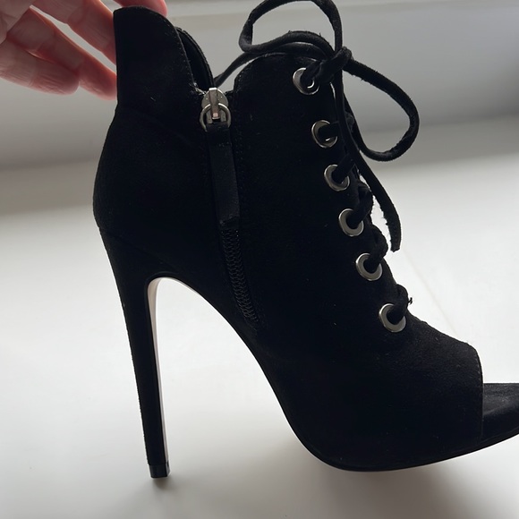 Black open toed booties. Size 5. Suede like material. Aldo. - Picture 5 of 10